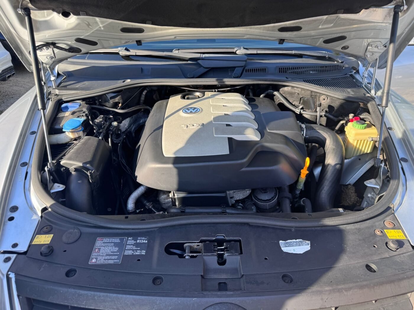 VOLKSWAGEN Touareg 2.5 R5 TDI 174 +Motion 5p Tip