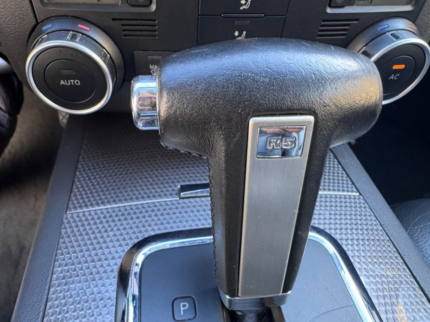 VOLKSWAGEN Touareg 2.5 R5 TDI 174 +Motion 5p Tip