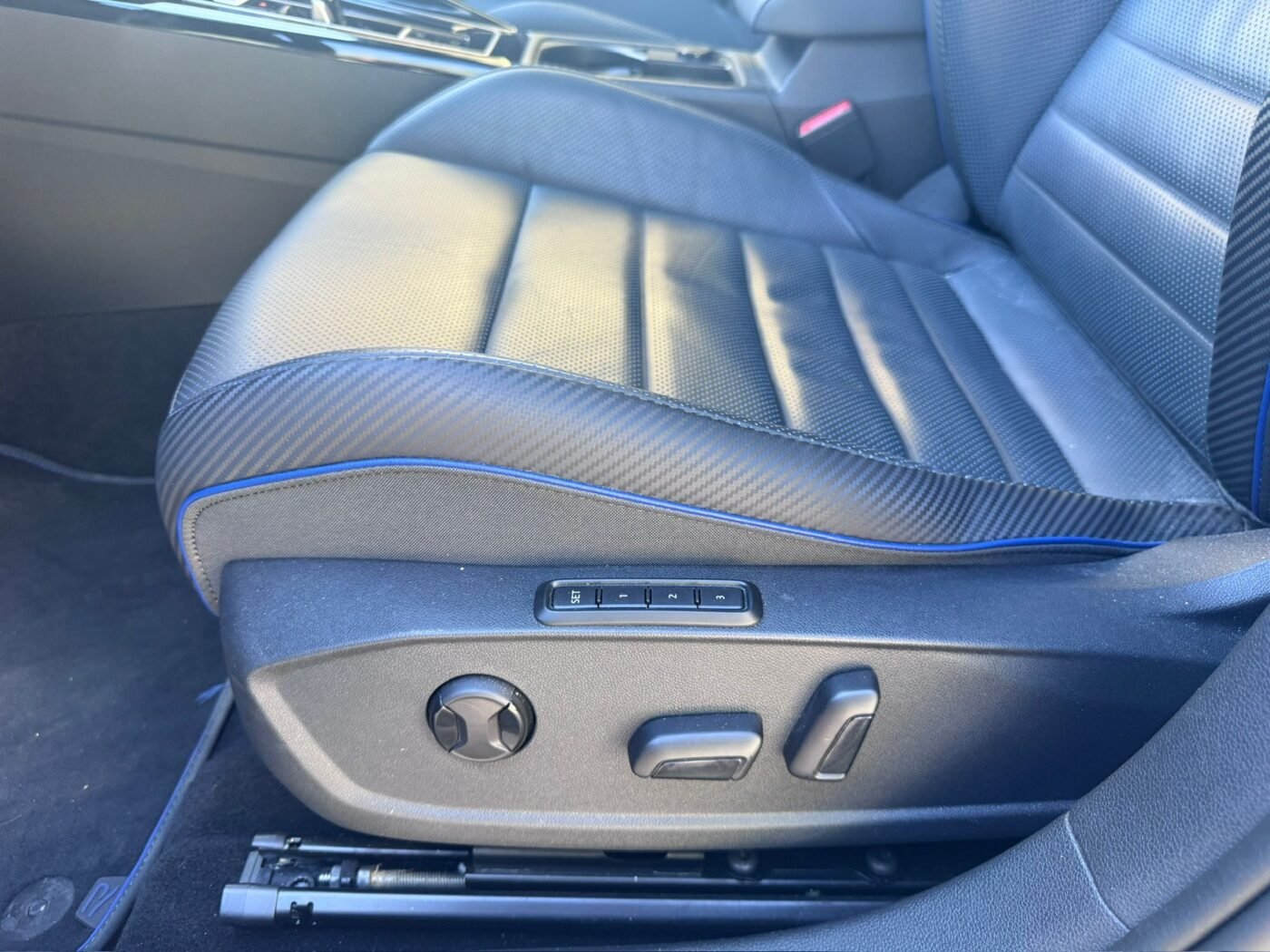VOLKSWAGEN Golf VIII Triple R 20Years Motosport
