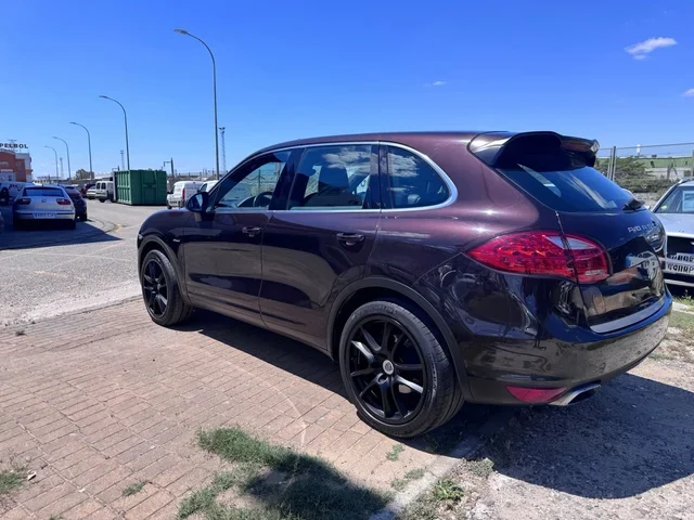 PORSCHE Cayenne  Diesel 3.0 V6 245 5p tip
