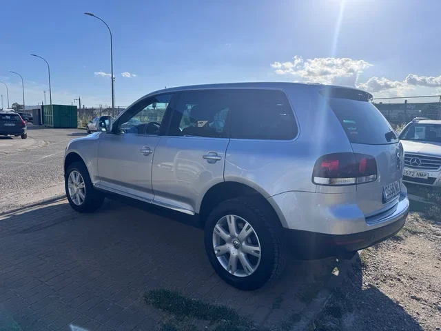 VOLKSWAGEN Touareg 2.5 R5 TDI 174 +Motion 5p Tip