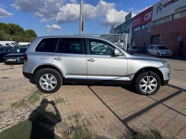VOLKSWAGEN Touareg 2.5 R5 TDI 174 +Motion 5p Tip